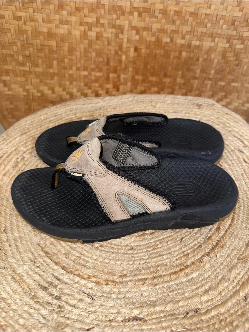 Teva Mush II Leather Flip Flop Sandals Men’s US 9 Taupe Comfort